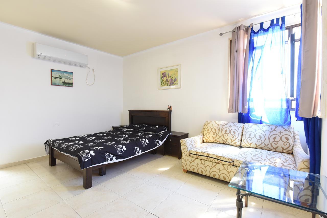 Guest house Flintstone *