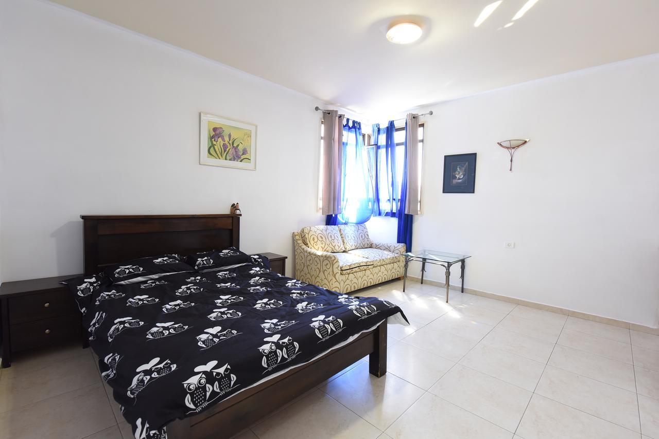 Flintstone Guest house Eilat