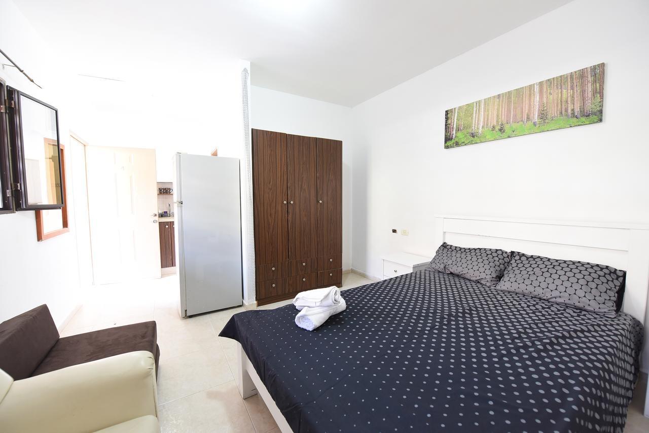 Flintstone Guest house Eilat